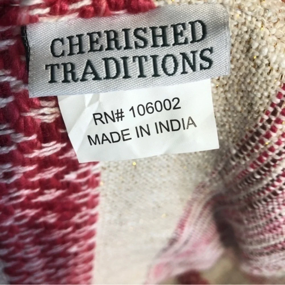 Cherished Traditions tasseled ivory‎ throw 50x70